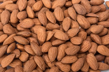 Almonds Natural 23/25 22.68 kg
